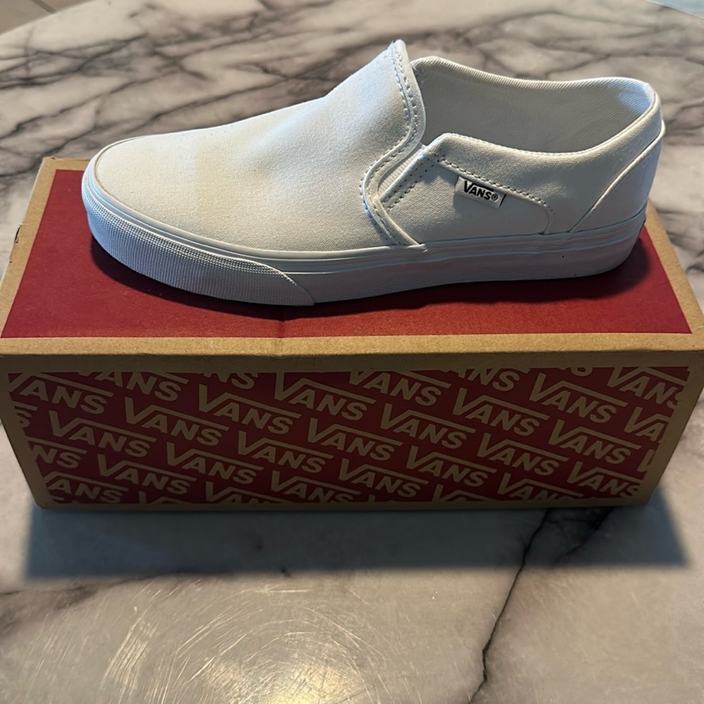 Vans Asher  White low top slip ons. Womens 7.5